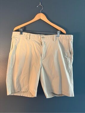 Tommy Bahama Men’s classic Chino Shorts - Khaki Size 40